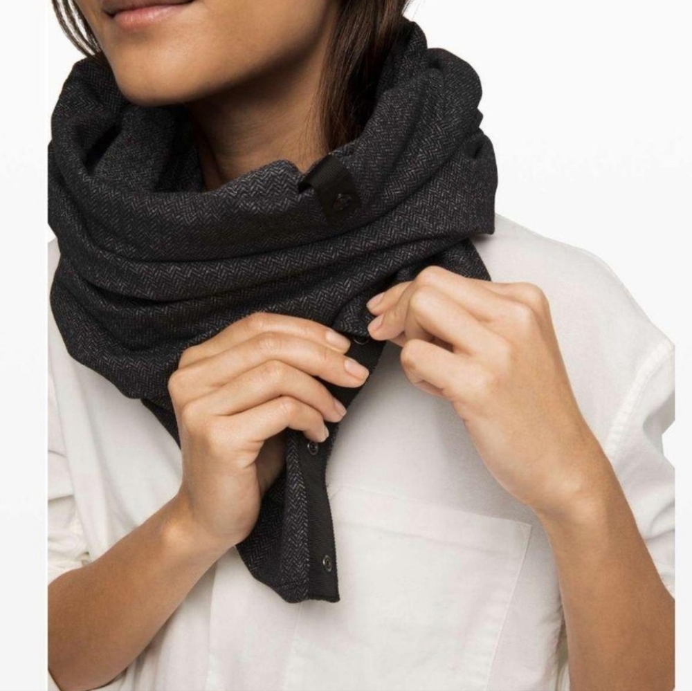 Lululemon Vinyasa Wrap Scarf Grey Black Herringbone Cozy